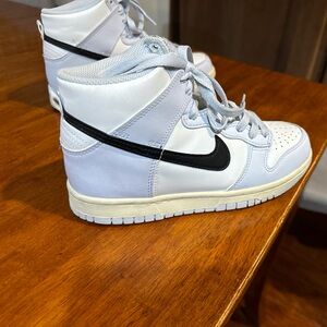 Nike Dunk High GS Summit DB2179110 Size Boys 5Y. Shoes have no box.